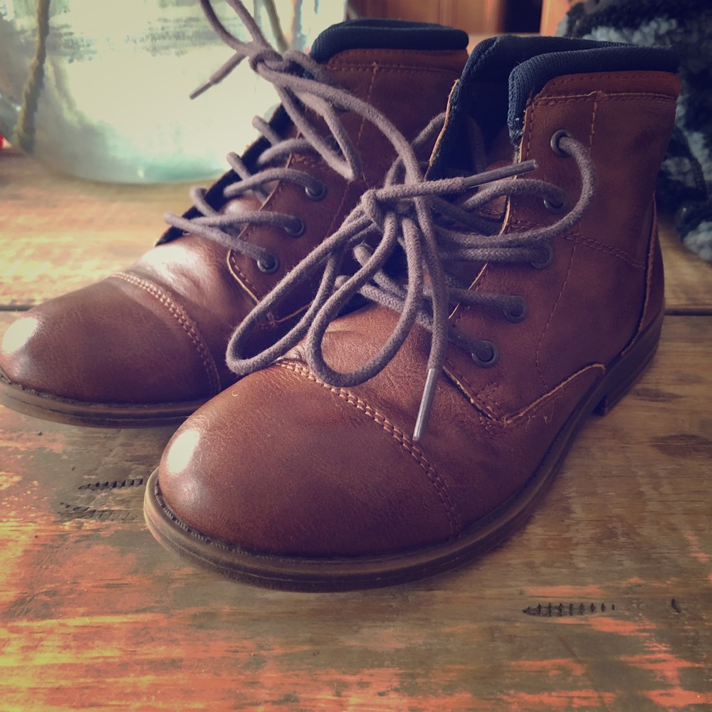 Boys boots